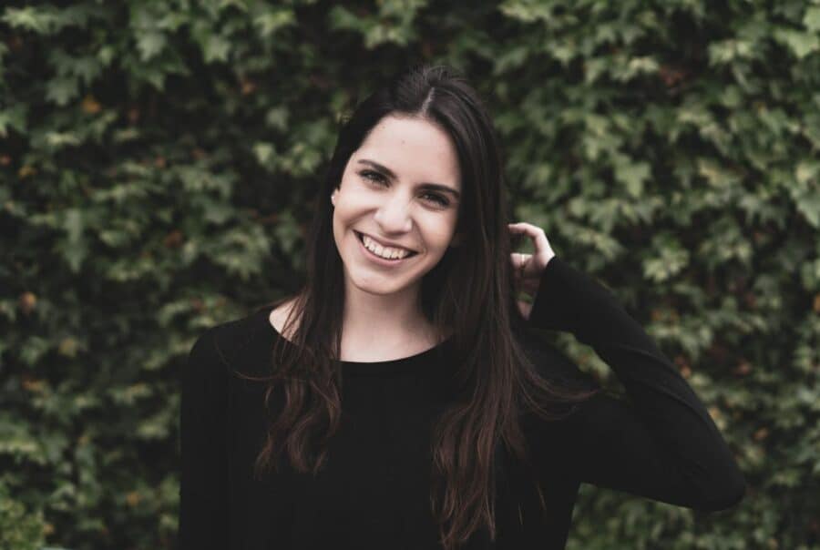 donna adulta denti dritti